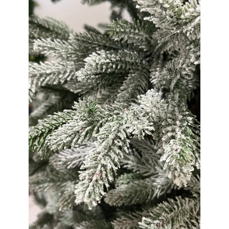 Albero di Natale Kendric Innevato Folto Effetto Realistico