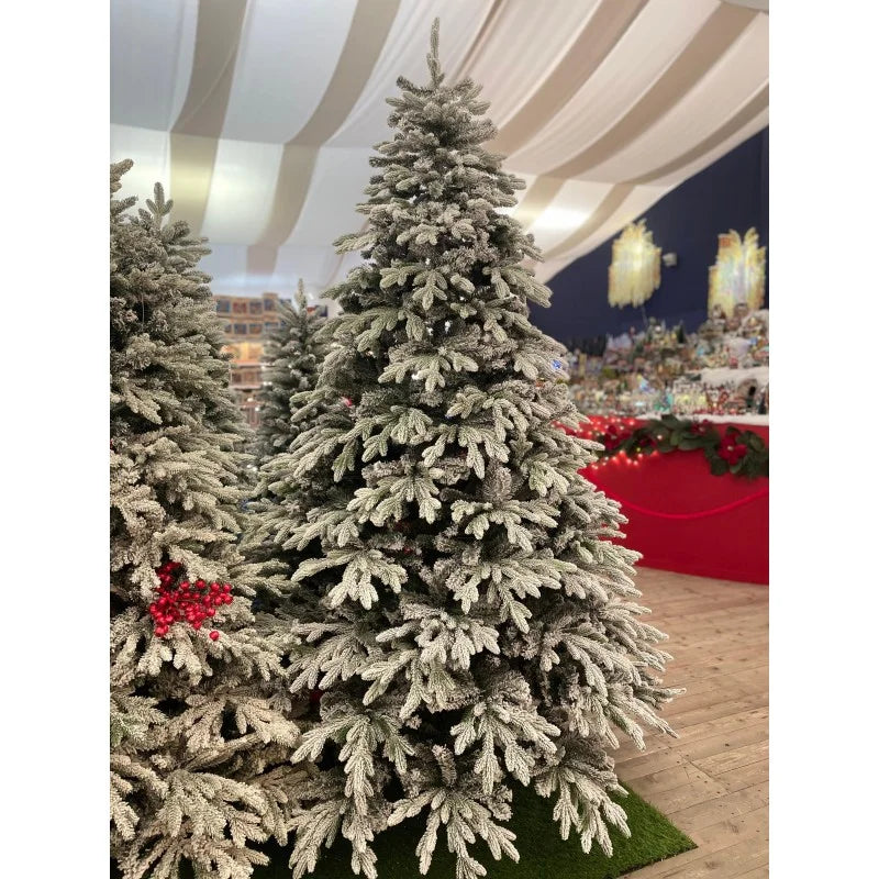 Albero di Natale artificiale Romanov, innevato e realistico in stile nordico
