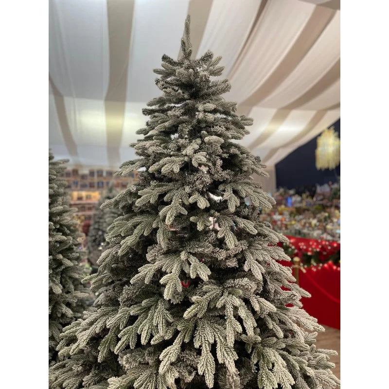 Albero di Natale artificiale Romanov, innevato e realistico in stile nordico