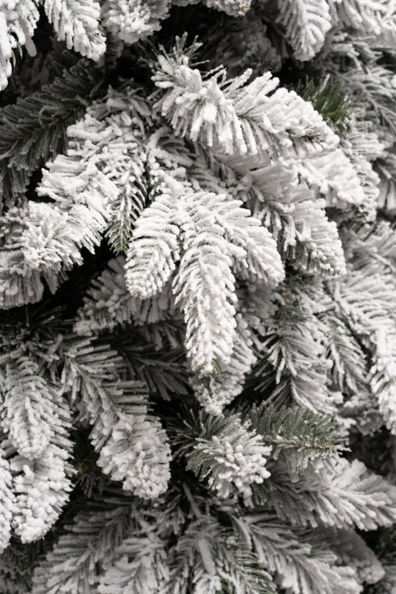 Albero di Natale artificiale Misurina con floccatura bianca e rami piegati verso il basso – foto 5