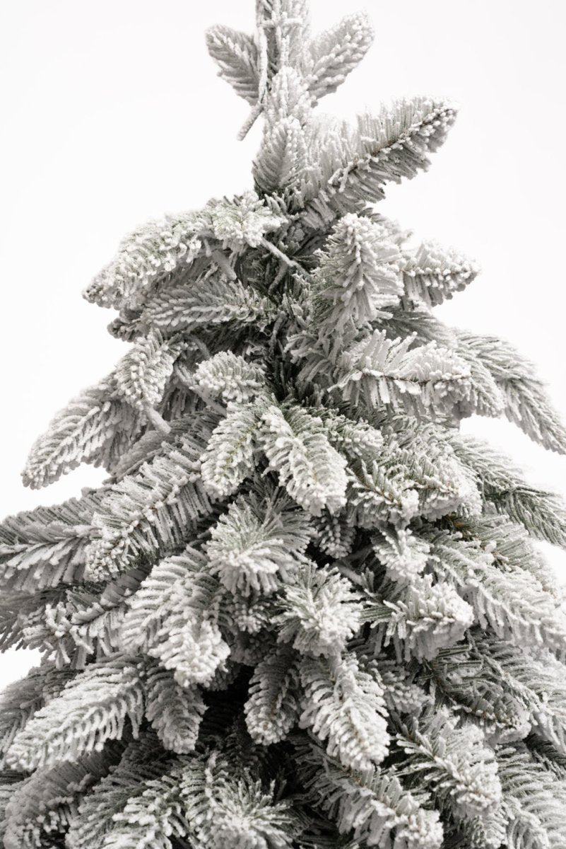Albero di Natale artificiale Misurina con floccatura bianca e rami piegati verso il basso – foto 7