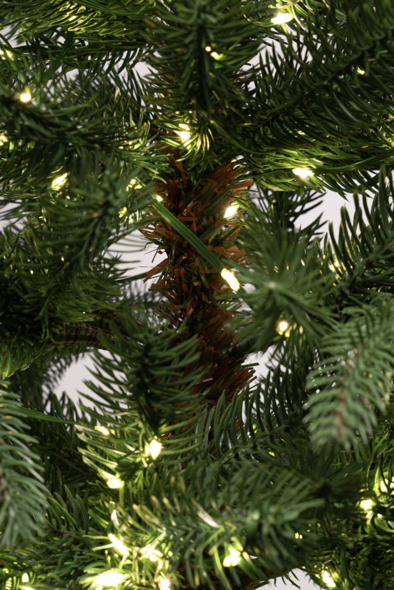Deneb Slim, albero natalizio stretto e alto in PE effetto Real Touch con LED su tutti i rami – foto 5