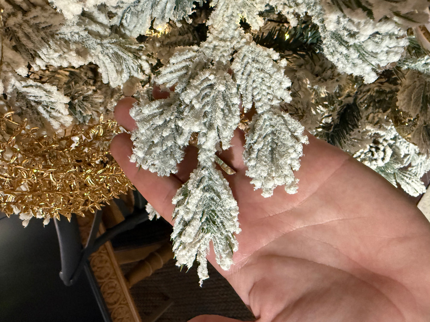 Weihnachtsbaum Winter Fantasy Beschneit mit 50 Inklusiv-Dekorationen