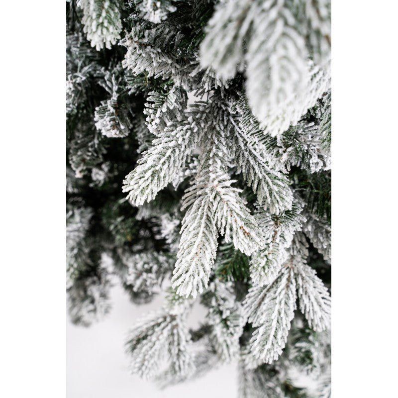 Albero di Natale slim Cogne LVG Design, sagoma stretta con rami floccati di bianco – foto 5
