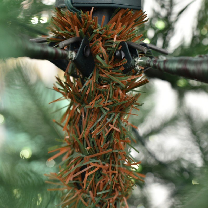 Albero di Natale artificiale Polluce acceso, con LED caldi distribuiti su rami verdi folti – foto 7