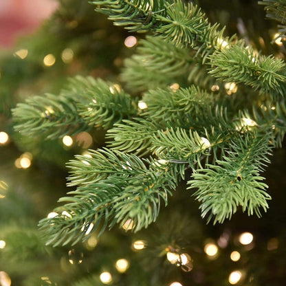 Albero Madison di Xone acceso davanti a una finestra, luce calda diffusa tra i rami – foto 3