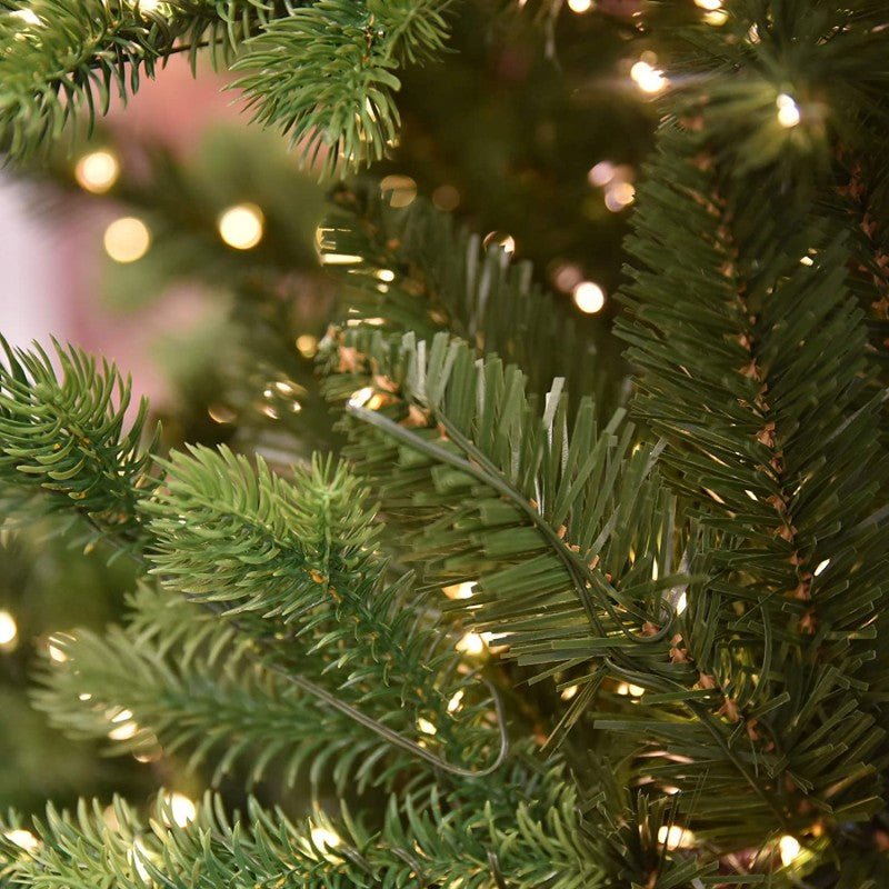 Albero di Natale artificiale Andromeda illuminato da migliaia di micro-LED caldi integrati – foto 6