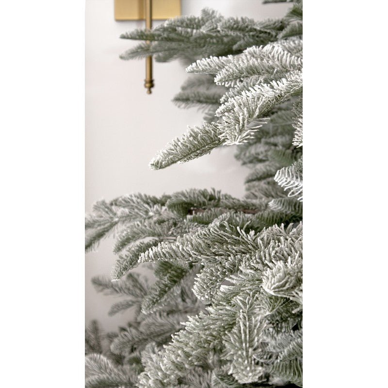 Cortina, albero di Natale innevato con rami in PE Real Feel spolverati di bianco – foto 7