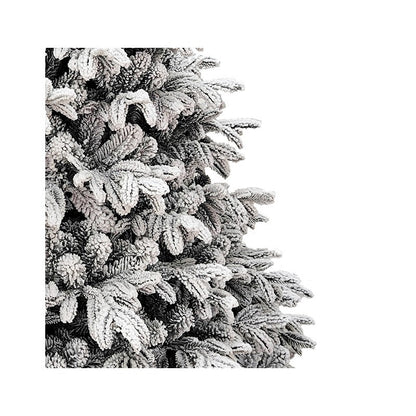 White Montgomery innevato di Xone in un salone ampio, sagoma a piramide coperta da neve densa – foto 3