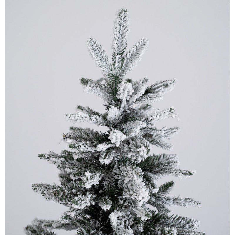 Albero di Natale innevato Sappada in stile nordico con piede a forma di ceppo di legno – foto 3
