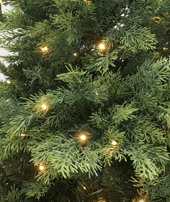 Spica, albero di Natale effetto cipresso alto 210 cm illuminato da 600 LED a luce calda – foto 3