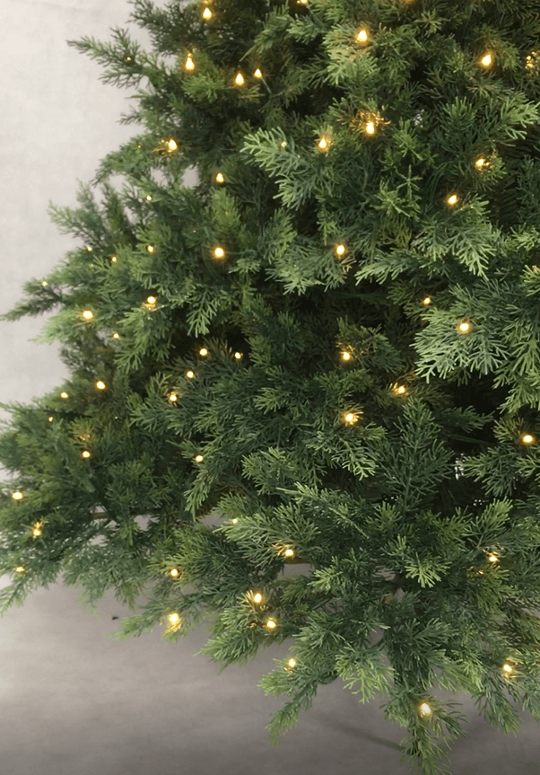 Spica, albero di Natale effetto cipresso alto 210 cm illuminato da 600 LED a luce calda – foto 4